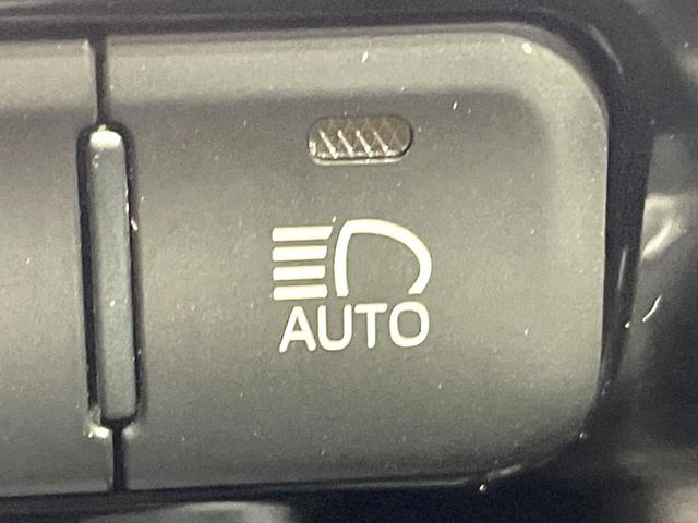 プリウス Sツーリングセレクション 純正SDナビ バックカメラ トヨタセーフティセンス レーダークルーズ 禁煙車 レザーシート コーナーセンサー スマートキー LEDヘッド ビルトインETC オートハイビーム 車線逸脱警報 オートライト(44枚目)