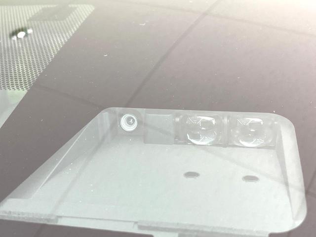 ヴィッツ Ｆ　セーフティーエディションＩＩＩ　純正ナビ　バックカメラ　トヨタセーフティセンス　禁煙車　スマートキー　ＬＥＤヘッド　ビルトインＥＴＣ　オートハイビーム　車線逸脱警報　オートライト　Ｂｌｕｅｔｏｏｔｈ　ＣＤ　地デジ（3枚目）