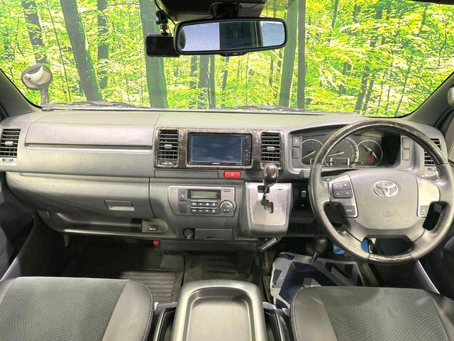 ハイエースバン スーパーＧＬ　ダークプライムＩＩ　セーフティセンス　ＳＤナビ　バックカメラ　禁煙車　ハーフレザーシート　スマートキー　ＬＥＤヘッド　ビルトインＥＴＣ　オートハイビーム　車線逸脱警報　オートライト　オートエアコン　Ｂｌｕｅｔｏｏｔｈ（2枚目）