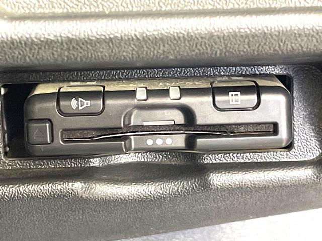 ハイエースバン スーパーＧＬ　ダークプライムＩＩ　セーフティセンス　ＳＤナビ　バックカメラ　禁煙車　ハーフレザーシート　スマートキー　ＬＥＤヘッド　ビルトインＥＴＣ　オートハイビーム　車線逸脱警報　オートライト　オートエアコン　Ｂｌｕｅｔｏｏｔｈ（6枚目）