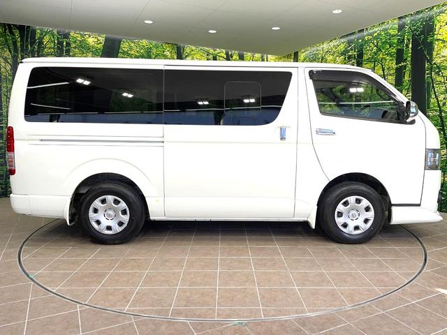 ハイエースバン スーパーＧＬ　ダークプライムＩＩ　セーフティセンス　ＳＤナビ　バックカメラ　禁煙車　ハーフレザーシート　スマートキー　ＬＥＤヘッド　ビルトインＥＴＣ　オートハイビーム　車線逸脱警報　オートライト　オートエアコン　Ｂｌｕｅｔｏｏｔｈ（27枚目）