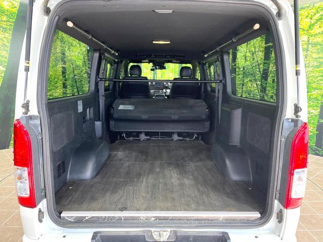 ハイエースバン スーパーＧＬ　ダークプライムＩＩ　セーフティセンス　ＳＤナビ　バックカメラ　禁煙車　ハーフレザーシート　スマートキー　ＬＥＤヘッド　ビルトインＥＴＣ　オートハイビーム　車線逸脱警報　オートライト　オートエアコン　Ｂｌｕｅｔｏｏｔｈ（43枚目）