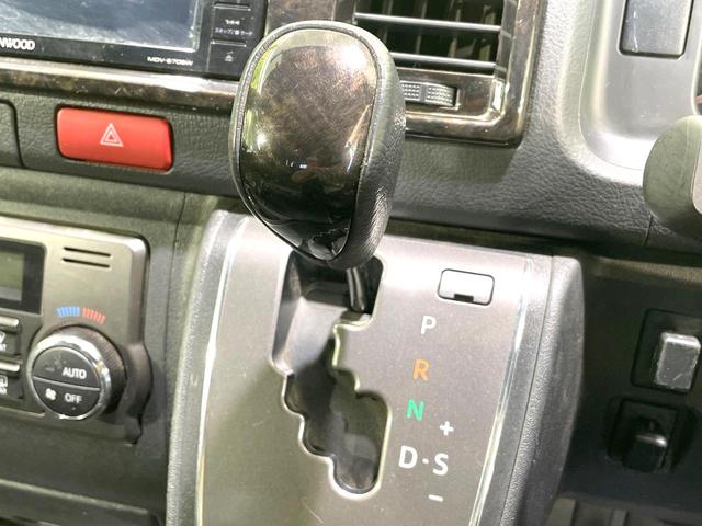 ハイエースバン スーパーＧＬ　ダークプライムＩＩ　セーフティセンス　ＳＤナビ　バックカメラ　禁煙車　ハーフレザーシート　スマートキー　ＬＥＤヘッド　ビルトインＥＴＣ　オートハイビーム　車線逸脱警報　オートライト　オートエアコン　Ｂｌｕｅｔｏｏｔｈ（44枚目）