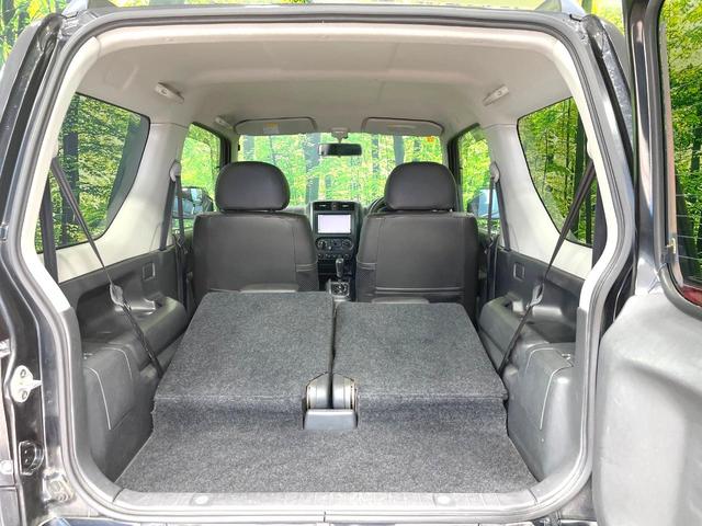 後席を格納すると、これだけの広さが！シーンに合わせたシートアレンジで、大きな荷物も積むことが出来ます♪