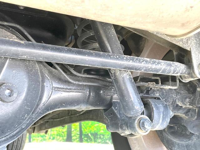 お車を安心してお乗りいただく為には、足回りの定期点検が欠かせません。サービスサポート（有償保証）では無料点検もご提供しており、安心のカーライフをお過ごしいただけるサポート体制が整っています。