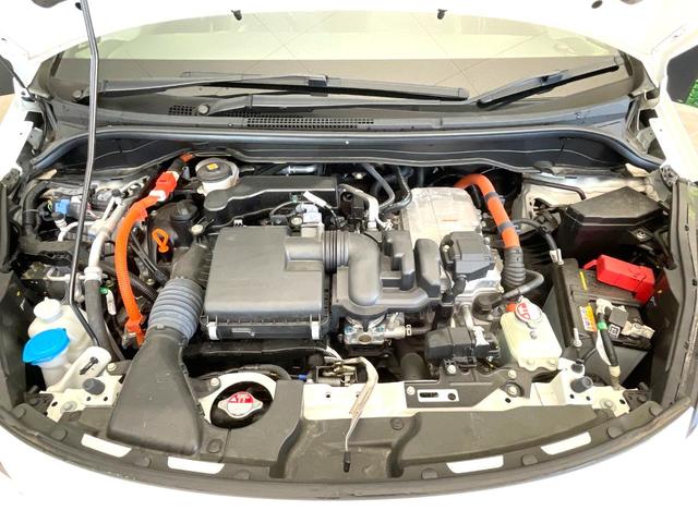 フィット ｅ：ＨＥＶホーム　ＳＤナビ　バックカメラ　衝突被害軽減システム　禁煙車　ハーフレザーシート　コーナーセンサー　スマートキー　ＬＥＤヘッド　ＥＴＣ　オートハイビーム　車線逸脱警報　オートライト　オートエアコン（18枚目）