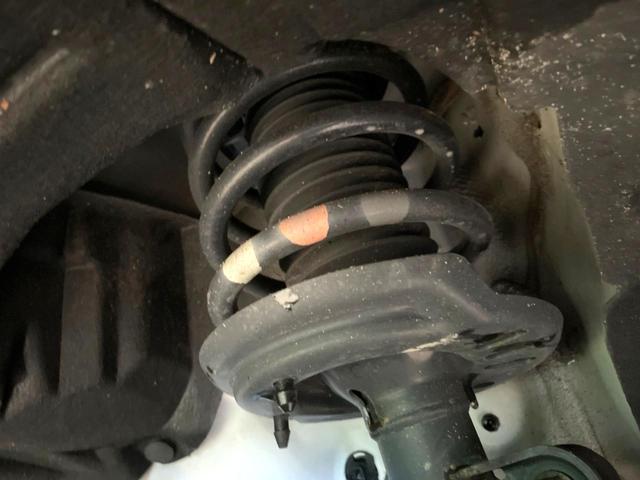 フィット ｅ：ＨＥＶホーム　ＳＤナビ　バックカメラ　衝突被害軽減システム　禁煙車　ハーフレザーシート　コーナーセンサー　スマートキー　ＬＥＤヘッド　ＥＴＣ　オートハイビーム　車線逸脱警報　オートライト　オートエアコン（20枚目）