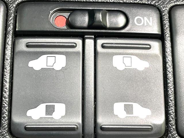 ステップワゴンスパーダ Ｚ　クールスピリット　両側電動ドア　ＳＤナビ　バックカメラ　禁煙車　ハーフレザーシート　スマートキー　ＨＩＤヘッド　ＥＴＣ　クルコン　純正１７インチアルミ　オートライト　オートエアコン　Ｂｌｕｅｔｏｏｔｈ　ＣＤ（5枚目）