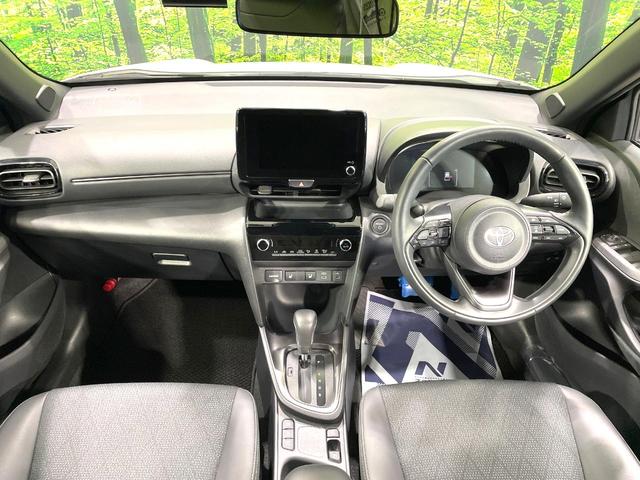 ヤリスクロス ハイブリッドＺ　トヨタセーフティセンス　レーダークルーズ　バックカメラ　ハーフレザーシート　パワーシート　コーナーセンサー　スマートキー　ＬＥＤヘッド　ＥＴＣ２．０　純正１８インチＡＷ　オートハイビーム　禁煙車（2枚目）