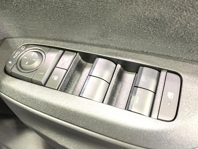 ヤリスクロス ハイブリッドＺ　トヨタセーフティセンス　レーダークルーズ　バックカメラ　ハーフレザーシート　パワーシート　コーナーセンサー　スマートキー　ＬＥＤヘッド　ＥＴＣ２．０　純正１８インチＡＷ　オートハイビーム　禁煙車（61枚目）