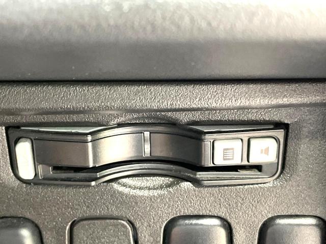 デリカD:5 D パワーパッケージ 4WD ディーゼル(軽油) 両側電動ドア 8インチSDナビ 後席モニター バックカメラ 禁煙車 スマートキー HIDヘッド クルコン 純正18インチアルミ オートエアコン Bluetooth(7枚目)