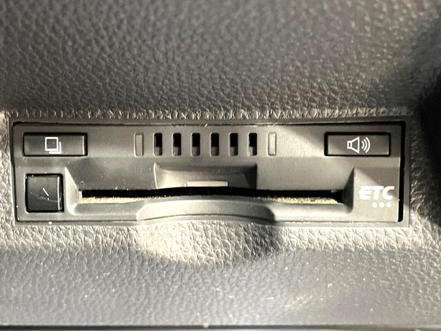 ヤリス ハイブリッドＸ　バックカメラ　８型ディスプレイオーディオ　１００Ｖ電源　トヨタセーフティセンス　レーダークルーズ　禁煙車　ＥＴＣ　オートハイビーム　車線逸脱警報　オートライト　オートエアコン　Ｂｌｕｅｔｏｏｔｈ（7枚目）