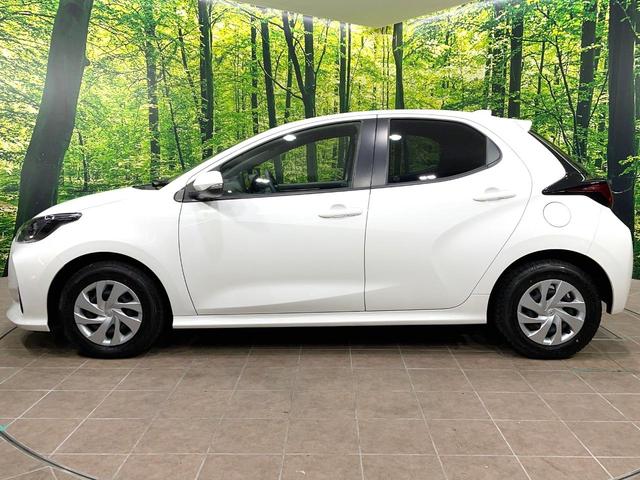 ヤリス ハイブリッドＸ　バックカメラ　８型ディスプレイオーディオ　１００Ｖ電源　トヨタセーフティセンス　レーダークルーズ　禁煙車　ＥＴＣ　オートハイビーム　車線逸脱警報　オートライト　オートエアコン　Ｂｌｕｅｔｏｏｔｈ（31枚目）