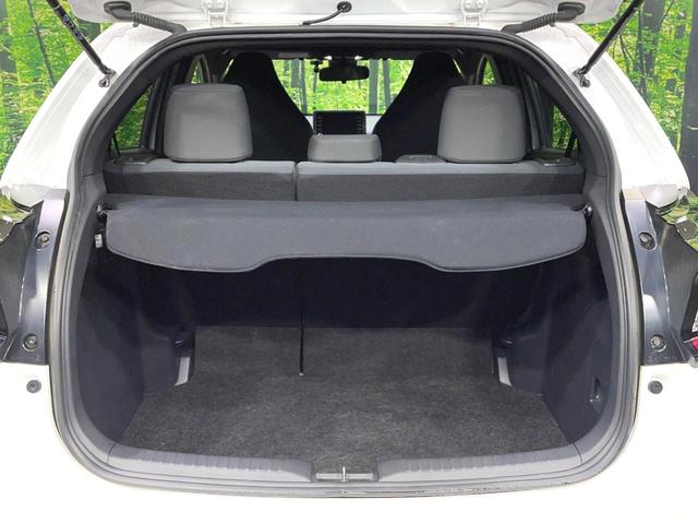 ヤリス ハイブリッドＸ　バックカメラ　８型ディスプレイオーディオ　１００Ｖ電源　トヨタセーフティセンス　レーダークルーズ　禁煙車　ＥＴＣ　オートハイビーム　車線逸脱警報　オートライト　オートエアコン　Ｂｌｕｅｔｏｏｔｈ（38枚目）