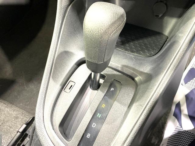 ヤリス ハイブリッドＸ　バックカメラ　８型ディスプレイオーディオ　１００Ｖ電源　トヨタセーフティセンス　レーダークルーズ　禁煙車　ＥＴＣ　オートハイビーム　車線逸脱警報　オートライト　オートエアコン　Ｂｌｕｅｔｏｏｔｈ（44枚目）