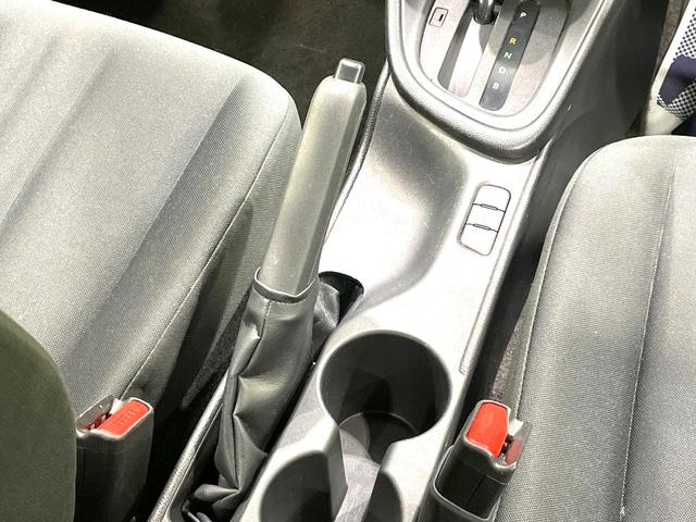 ヤリス ハイブリッドＸ　バックカメラ　８型ディスプレイオーディオ　１００Ｖ電源　トヨタセーフティセンス　レーダークルーズ　禁煙車　ＥＴＣ　オートハイビーム　車線逸脱警報　オートライト　オートエアコン　Ｂｌｕｅｔｏｏｔｈ（46枚目）