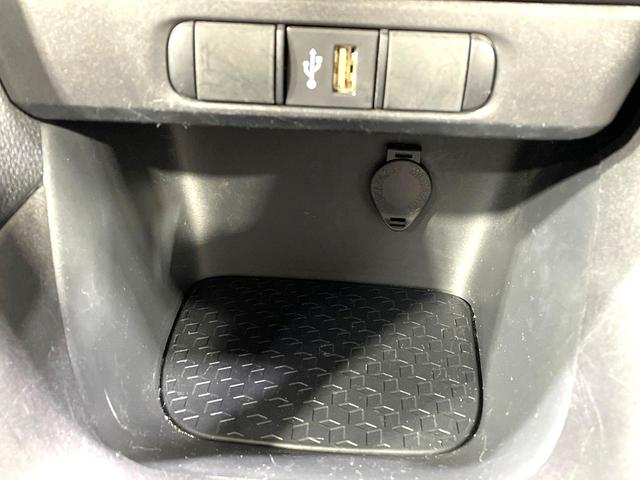 ヤリス ハイブリッドＸ　バックカメラ　８型ディスプレイオーディオ　１００Ｖ電源　トヨタセーフティセンス　レーダークルーズ　禁煙車　ＥＴＣ　オートハイビーム　車線逸脱警報　オートライト　オートエアコン　Ｂｌｕｅｔｏｏｔｈ（52枚目）