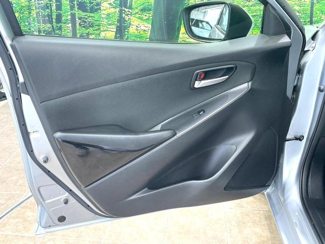 デミオ １３Ｓ　純正ナビ　衝突軽減　Ｂｌｕｅｔｏｏｔｈ　ＥＴＣ　ＬＥＤヘッドライト　オートライト　スマートキー　横滑り防止装置　アイドリングストップ　電動格納ミラー　パワーウィンドウ　ステアリングスイッチ（39枚目）