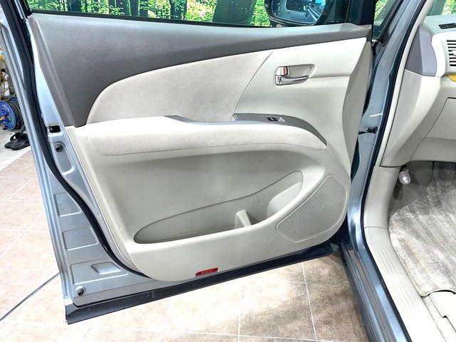 エスティマ ２．４アエラス　Ｇエディション　４ＷＤ　両側電動スライドドア　純正ＨＤＤナビ　バックカメラ　禁煙車　スマートキー　ＨＩＤヘッド　ＥＴＣ　純正１７インチアルミ　デュアルエアコン　リアエアコン　ＣＤ　ＤＶＤ再生　フルセグ（42枚目）