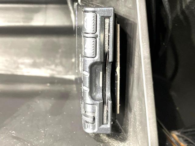 スイフト ＲＳ　禁煙車　スマートキー　ＨＩＤヘッド　ＥＴＣ　純正１６インチアルミホイール　オートライト　オートエアコン　ＣＤ（3枚目）