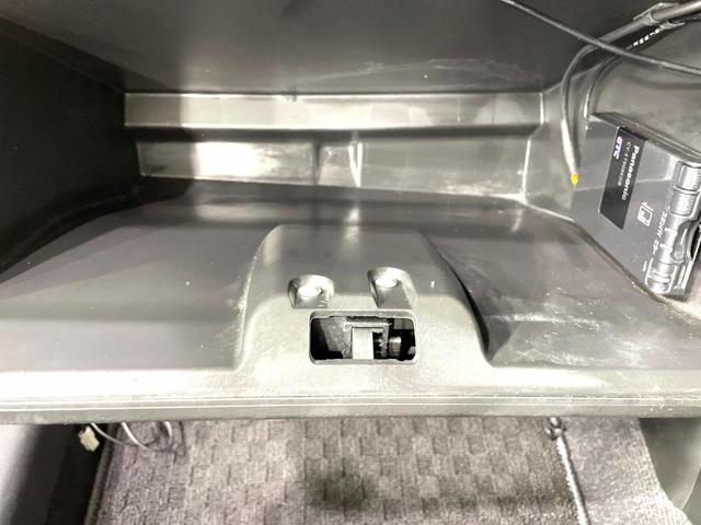 スイフト ＲＳ　禁煙車　スマートキー　ＨＩＤヘッド　ＥＴＣ　純正１６インチアルミホイール　オートライト　オートエアコン　ＣＤ（48枚目）