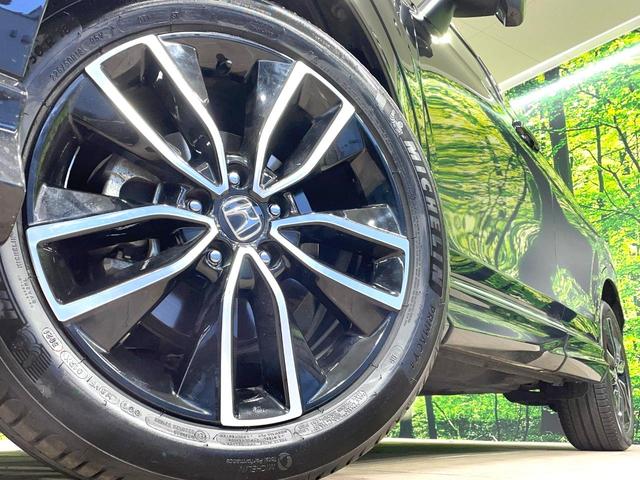 �y�����P�W�C���`�A���~�z�C�[���z�O�ςɃ}�b�`���������A���~�z�C�[���𑕒����Ă���܂��B�e��ЊO�A���~�z�C�[����A�X�^�b�h���X�^�C�����戵�����Ă���܂��B���񂲑��k����������