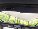 【ガラスルーフ】ガラスルーフ搭載で車内の解放感が一気にアップ!開放的なドライブをお楽しみいただけます。
