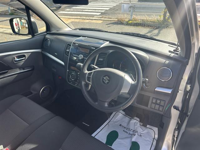 ワゴンＲスティングレー ＴＳ　オーディオ装着車　４ＷＤ　ターボ　スマートキー　エンジンスターター　パドルシフト　純正アルミ　記録簿（7枚目）