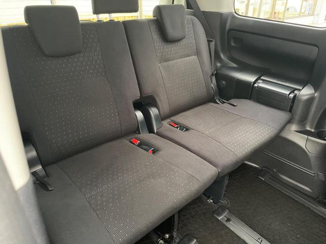 ヴォクシー ハイブリッドＶ　両側電動スライド　純正ナビ　シートヒーター　クルコン　スマートキー　バックカメラ　禁煙車　ドラレコ　ＬＥＤヘッド　オートライト　デュアルエアコン　リアエアコン　Ｂｌｕｅｔｏｏｔｈ　ＣＤ　ＤＶＤ再生（10枚目）