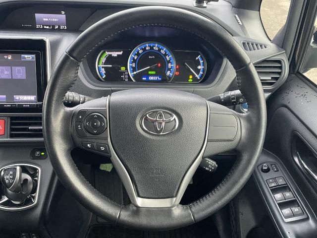 ヴォクシー ハイブリッドＶ　両側電動スライド　純正ナビ　シートヒーター　クルコン　スマートキー　バックカメラ　禁煙車　ドラレコ　ＬＥＤヘッド　オートライト　デュアルエアコン　リアエアコン　Ｂｌｕｅｔｏｏｔｈ　ＣＤ　ＤＶＤ再生（12枚目）