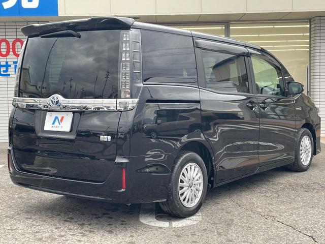 ヴォクシー ハイブリッドＶ　両側電動スライド　純正ナビ　シートヒーター　クルコン　スマートキー　バックカメラ　禁煙車　ドラレコ　ＬＥＤヘッド　オートライト　デュアルエアコン　リアエアコン　Ｂｌｕｅｔｏｏｔｈ　ＣＤ　ＤＶＤ再生（26枚目）