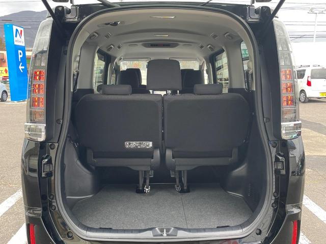 ヴォクシー ハイブリッドＶ　両側電動スライド　純正ナビ　シートヒーター　クルコン　スマートキー　バックカメラ　禁煙車　ドラレコ　ＬＥＤヘッド　オートライト　デュアルエアコン　リアエアコン　Ｂｌｕｅｔｏｏｔｈ　ＣＤ　ＤＶＤ再生（42枚目）