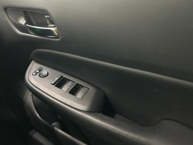 フィット e:HEVホーム ナビ(Bluetoothオーディオ対応) ETC リアカメラ ドラレコ前後(社外品)(31枚目)