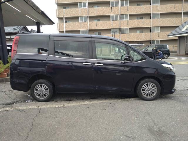 エスクァイア Gi 関東仕入 4WD ナビTV Bカメラ Bluetooth ETC 両側電動スライドドア トヨタセーフティセンス シートヒーター クルコン レザーシート リアエアコン(4枚目)