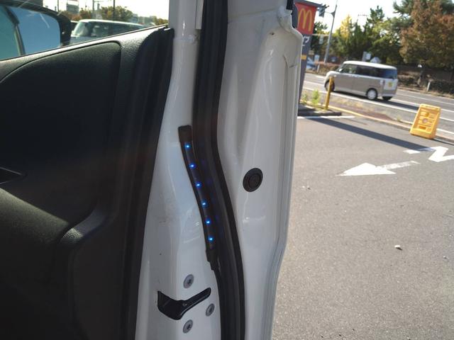 セレナ ハイウェイスター　ＶセレクションＩＩ　関東仕入　雹害　９インチナビＴＶ　Ｂカメラ　Ｂｌｕｅｔｏｏｔｈ　アラウンドビューモニター　エマージェンシーブレーキ　両側電動ドア　ハンズフリーオートスライド　クルーズコントロール　ＬＥＤヘッドライト（17枚目）