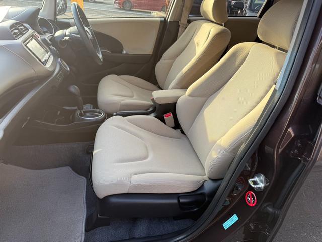 フィットハイブリッド ハイブリッド・10thアニバーサリー 10周年記念車 東海仕入 ナビTV Bluetooth スマートキー ディスチャージヘッドライト クルコン 純正アルミ(13枚目)