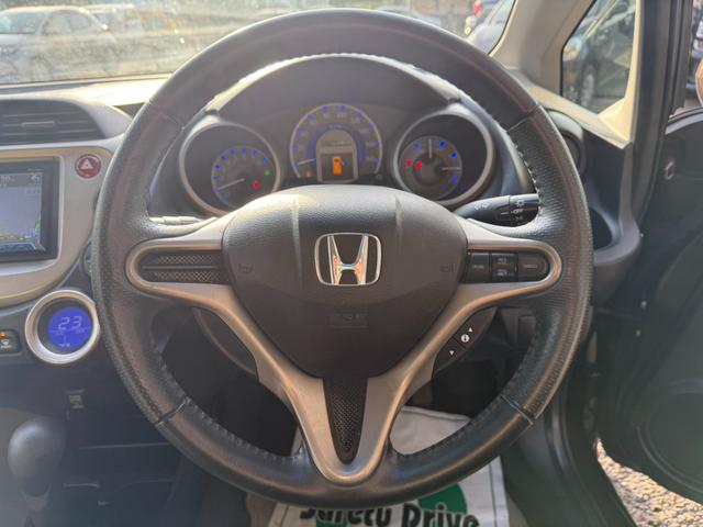 フィットハイブリッド ハイブリッド・10thアニバーサリー 10周年記念車 東海仕入 ナビTV Bluetooth スマートキー ディスチャージヘッドライト クルコン 純正アルミ(17枚目)