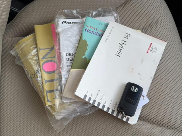 フィットハイブリッド ハイブリッド・10thアニバーサリー 10周年記念車 東海仕入 ナビTV Bluetooth スマートキー ディスチャージヘッドライト クルコン 純正アルミ(23枚目)