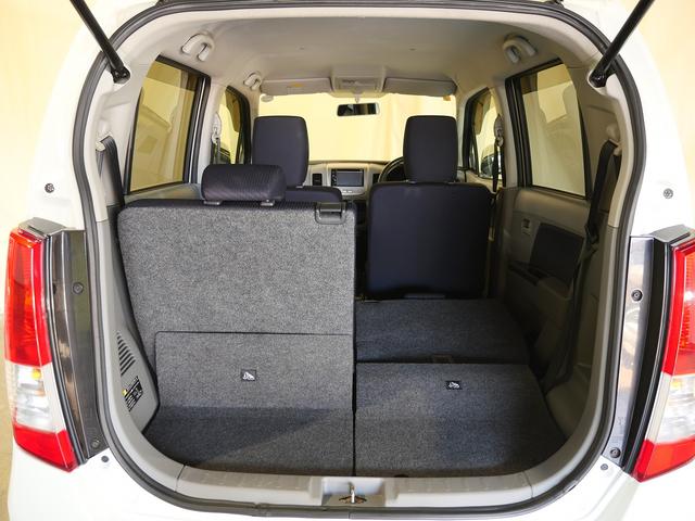 ■後部座席は片方だけ倒すことができます♪