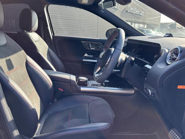 ＧＬＡクラス ＧＬＡ２００ｄ　４マチック　ＡＭＧライン　ディーゼルターボ　４ＷＤ　ナビゲーションパッケージ（8枚目）