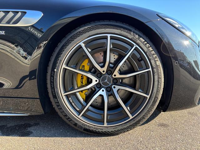 右フロントタイヤです。