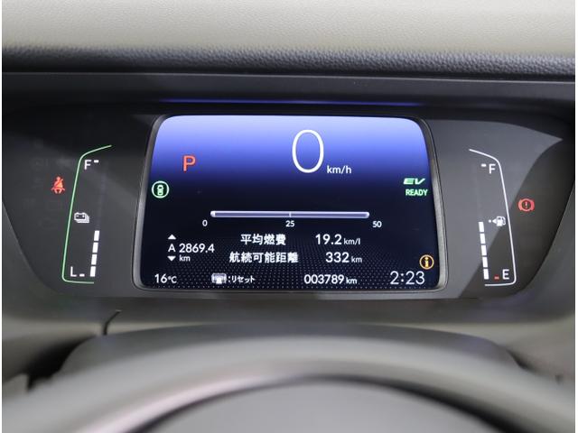 ｅ：ＨＥＶホーム　ＨｏｎｄａＳＥＮＳＩＮＧＭナビＲカメラＥＴＣ　踏み間違い防止　サイドエアバッグ　ＬＥＤヘッド　マルチビューカメラ　クルーズコントロール　オートエアコン　横滑り防止機能　ＥＴＣ車載器　キーフリー　４ＷＤ(16枚目)