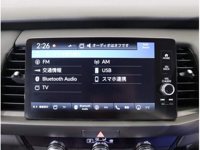 フィット ｅ：ＨＥＶホーム　ＨｏｎｄａＳＥＮＳＩＮＧＭナビＲカメラＥＴＣ　踏み間違い防止　サイドエアバッグ　ＬＥＤヘッド　マルチビューカメラ　クルーズコントロール　オートエアコン　横滑り防止機能　ＥＴＣ車載器　キーフリー　４ＷＤ（21枚目）