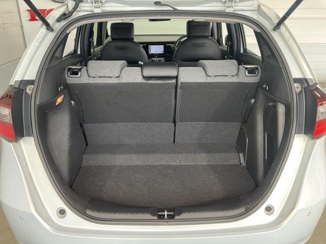 フィット ｅ：ＨＥＶホーム　純正８インチメモリーナビ　前後ブレーキサポート　盗難防止　クリアランスソナー　ＥＣＯモード　１オーナー　バックガイドモニター　ナビ＆ＴＶ　スマートキー　ＬＥＤヘッドライト　オートクルーズ　ＵＳＢ接続（17枚目）