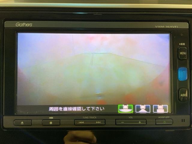 フィット １３Ｇ・Ｆパッケージ　ＭナビＲカメラＥＴＣスマートキーＬＥＤライト　イモビ　ＤＶＤ再生可能　スマ－トキ－　記録簿有り　ＶＳＡ　ＥＴＣ付き　地デジＴＶ　助手席エアバッグ　オートエアコン　エアバック　ＰＳ　キ－フリ－　ＰＷ（3枚目）