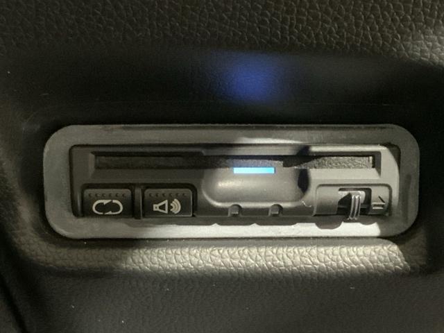 フィット １３Ｇ・Ｆパッケージ　ＭナビＲカメラＥＴＣスマートキーＬＥＤライト　イモビ　ＤＶＤ再生可能　スマ－トキ－　記録簿有り　ＶＳＡ　ＥＴＣ付き　地デジＴＶ　助手席エアバッグ　オートエアコン　エアバック　ＰＳ　キ－フリ－　ＰＷ（4枚目）