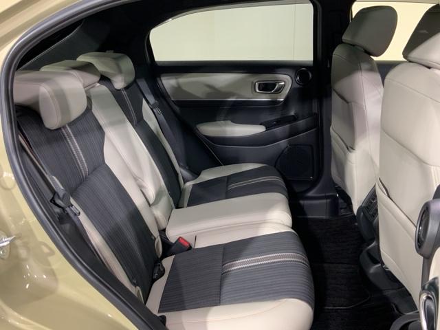 ヴェゼル ｅ：ＨＥＶＰＬａＹ　ＨｏｎｄａＳＥＮＳＩＮＧコネクトナビＲカメラ　衝突被害軽減ブレーキ　カーテンエアバッグ　盗難防止装置　アイドルストップ　Ｐセンサー　ＡＢＳ　ＥＳＣ　フルオートエアコン　リアカメラ　シートヒータ　ＥＴＣ（25枚目）