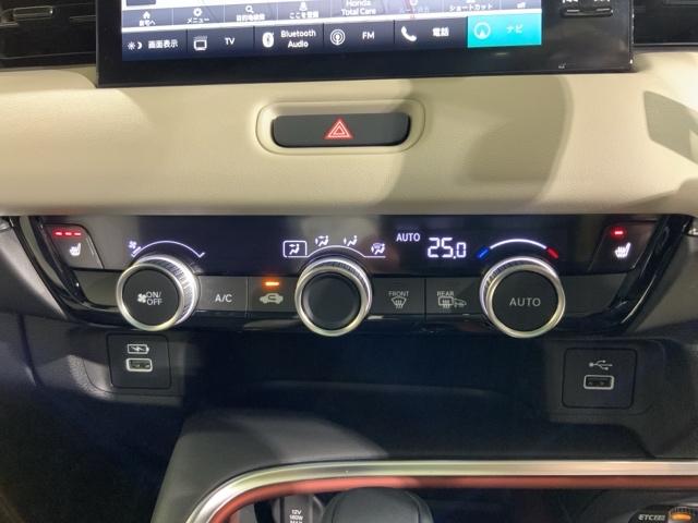 ヴェゼル ｅ：ＨＥＶＰＬａＹ　ＨｏｎｄａＳＥＮＳＩＮＧコネクトナビＲカメラ　衝突被害軽減ブレーキ　カーテンエアバッグ　盗難防止装置　アイドルストップ　Ｐセンサー　ＡＢＳ　ＥＳＣ　フルオートエアコン　リアカメラ　シートヒータ　ＥＴＣ（32枚目）