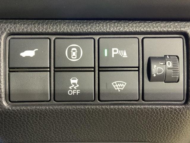 ヴェゼル ｅ：ＨＥＶＰＬａＹ　ＨｏｎｄａＳＥＮＳＩＮＧコネクトナビＲカメラ　衝突被害軽減ブレーキ　カーテンエアバッグ　盗難防止装置　アイドルストップ　Ｐセンサー　ＡＢＳ　ＥＳＣ　フルオートエアコン　リアカメラ　シートヒータ　ＥＴＣ（34枚目）