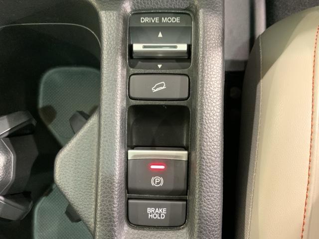 ヴェゼル ｅ：ＨＥＶＰＬａＹ　ＨｏｎｄａＳＥＮＳＩＮＧコネクトナビＲカメラ　衝突被害軽減ブレーキ　カーテンエアバッグ　盗難防止装置　アイドルストップ　Ｐセンサー　ＡＢＳ　ＥＳＣ　フルオートエアコン　リアカメラ　シートヒータ　ＥＴＣ（36枚目）